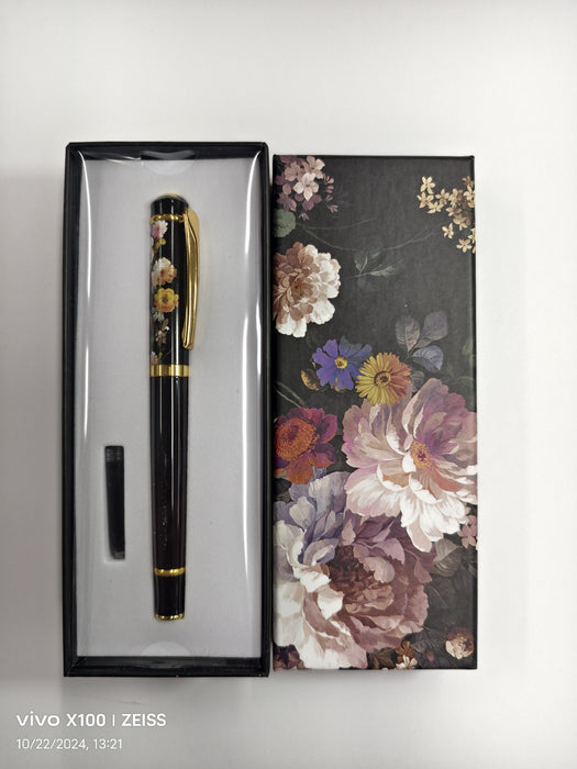 Midnight Floral Fountain Pen with Gift Box (includes Universal Cartridge and Piston Converter) (English and German Edition)